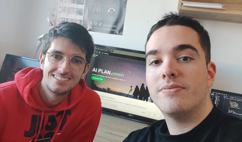 Equipo de desarrollo de AI PLAN trabajando en el proyecto