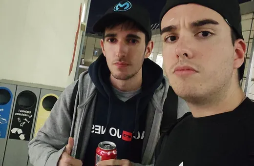 Foto que nos hicimos Alfred y yo después de una charla en la facultad de informática (2022)