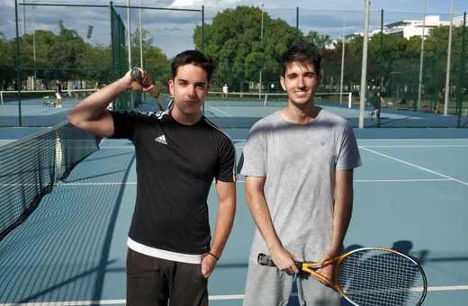 Foto que nos hicimos antes de probablemente uno de los mejores partidos de tenis del milenio (2022)