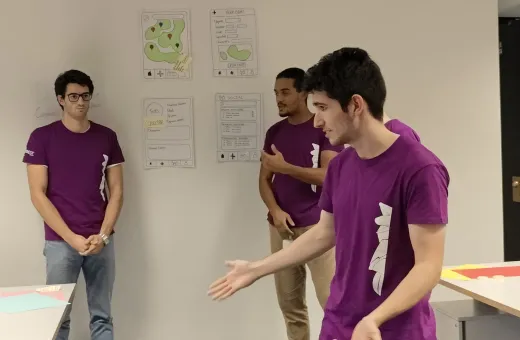 David Navarro durante la exposición del proyecto en el Hackaton VIEWNEXT (2022)